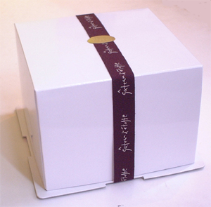 タオルで出来たバニラ香り付イチゴデコレーションケーキボックス画像